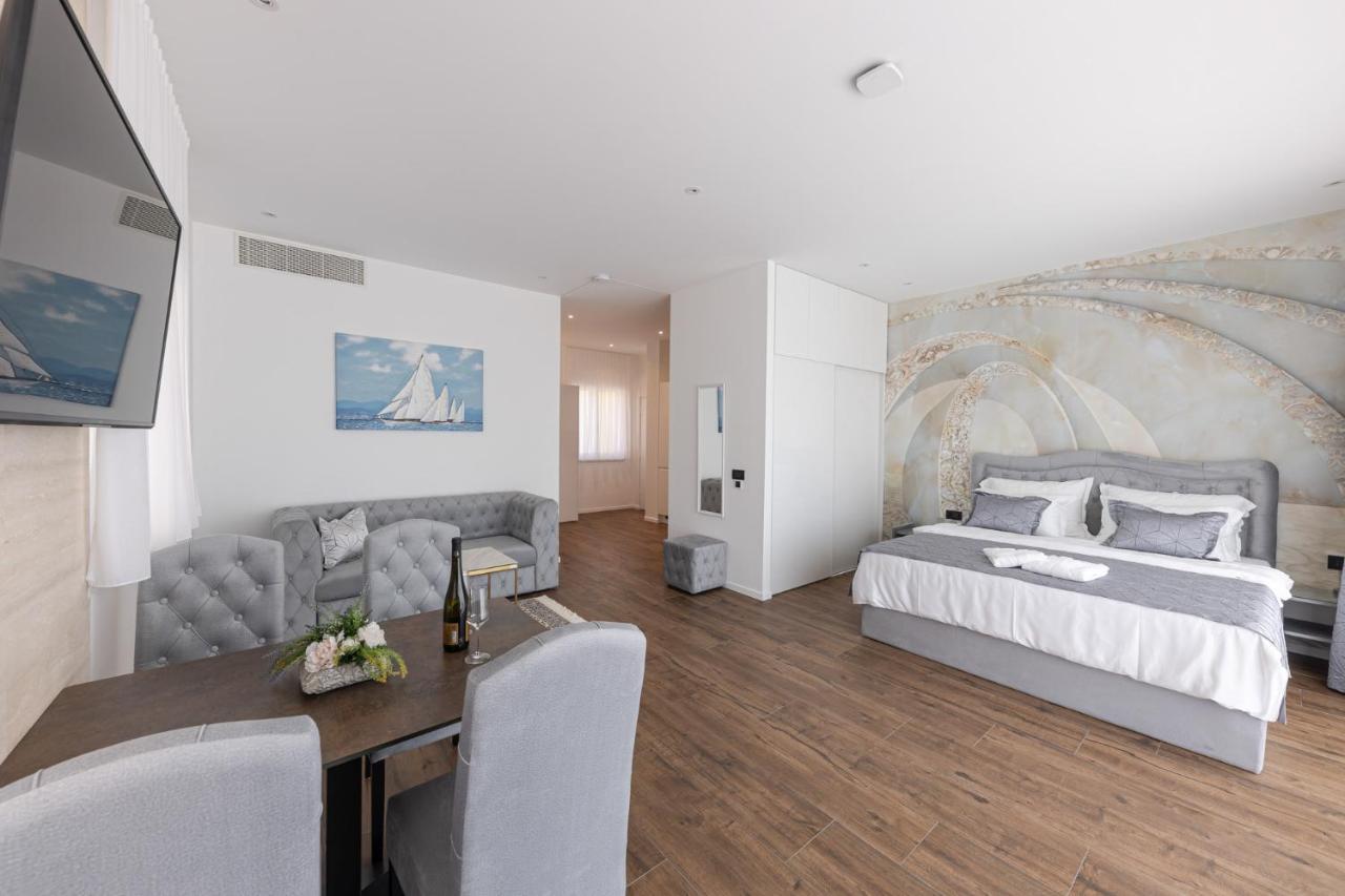 Villa Bella Vista Am Meer Trogir Eksteriør billede
